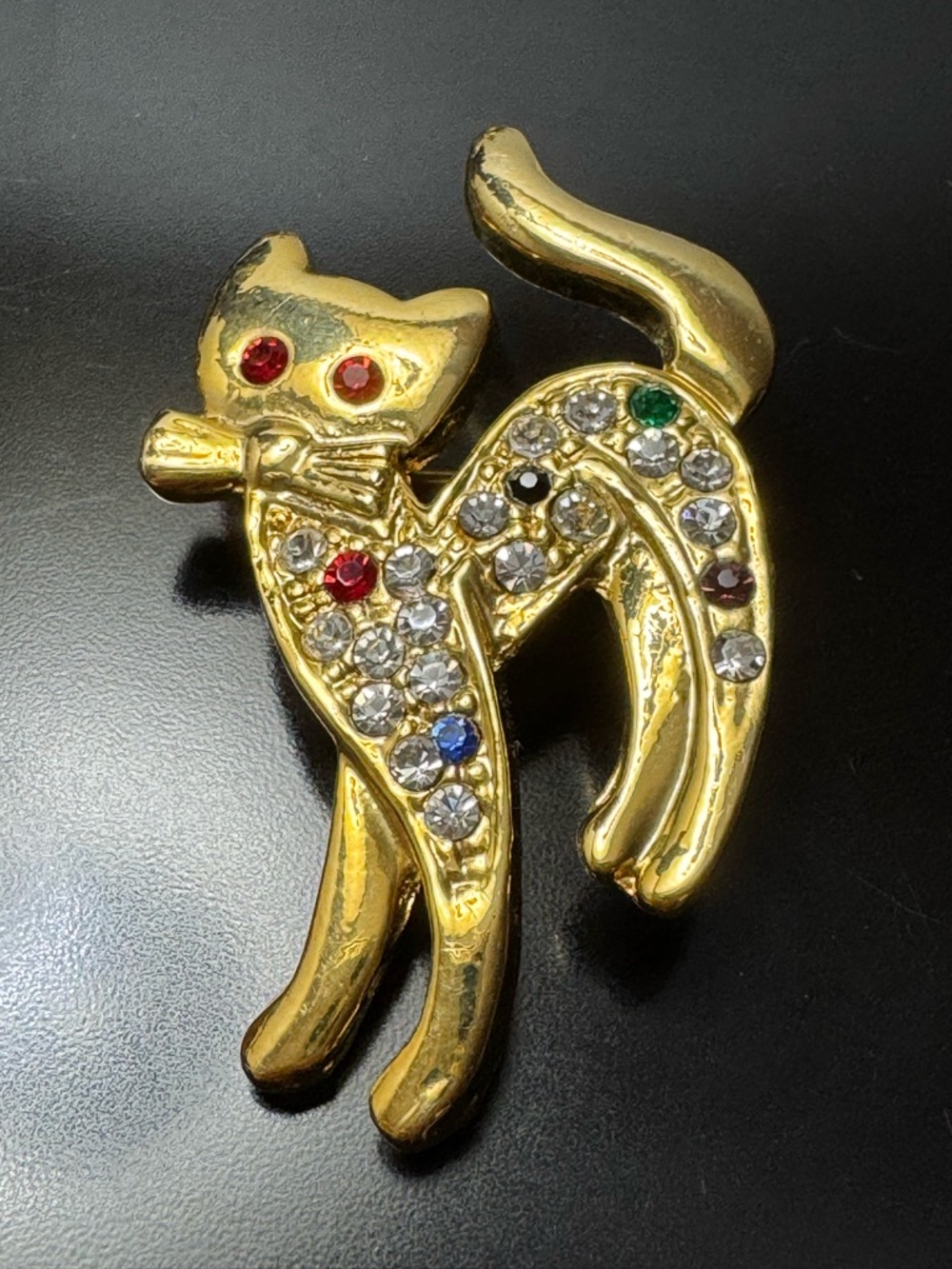 Vintage Rhinestone Cat Brooch - Gold Tone